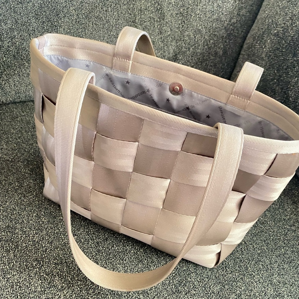 Harvey’s shoulder tote. Beige/tan. Seatbelt bag.